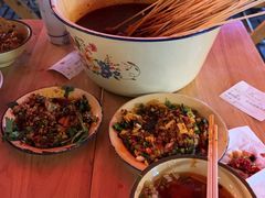 -拈签一笑黄牛肉辣卤串串