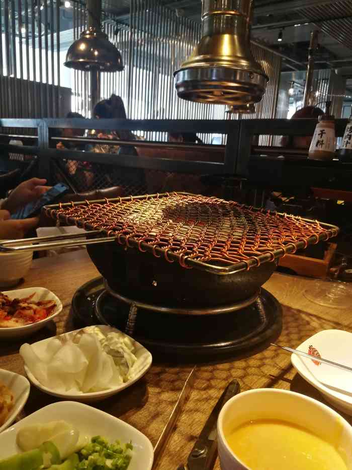 第一次吃火炉火,主打韩式烤肉,与其他家不同的是每人点一份肉,就能