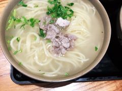 -亮亮面馆(经六路店)