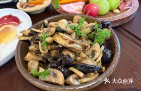 Red Onion Oil Mixed Stir-Fried Mushrooms