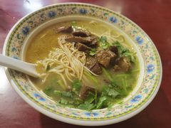 红烧牛肉面-金杨拉面王小吃面馆·牛三宝面·红烧牛肉粉