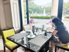 靠窗位-棕榈阁·巴西烤肉海鲜自助餐厅(中州皇冠假日酒店)