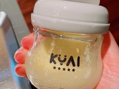 奶瓶状的芒果奶昔-狮拾久·现代新加坡料理(福田COCO Park店)