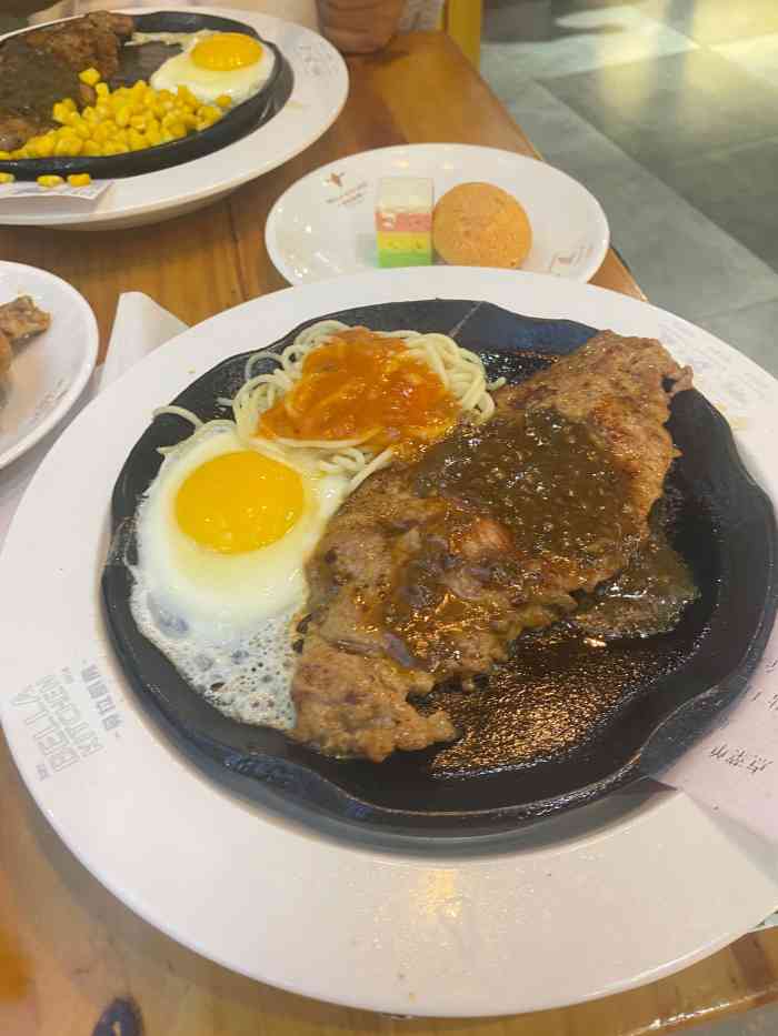 贝拉厨房牛排无限量餐厅(万达茂店)-"白天去了趟欢乐谷,正好回程班车