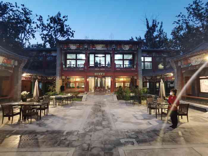 这家店在朝阳区的北花园村内离传媒大学不远周围没