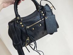 -BALENCIAGA(恒隆广场店)