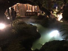 -Chom Cafe and Restaurant