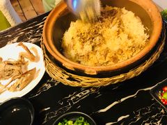 乳鴿煲仔飯-润泽园海南椰子鸡·糟粕醋火锅(拱北店)