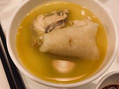 -鲜入围煮花胶鸡海鲜火锅