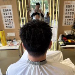 -一東造型烫发染发