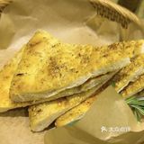 总的来说，这家烧烤摊的羊肉串是我吃过的最好吃的