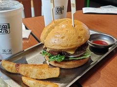 菠萝牛肉堡-魏斯理汉堡(西安沣东吾悦店)