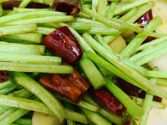 藜蒿炒腊肉-老北京铜锅涮肉·香辣诱惑·小龙虾(禅城创意产业园店)