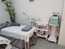 -柒朵科技美肤中心