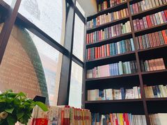 -钟书阁(松江泰晤士小镇店)