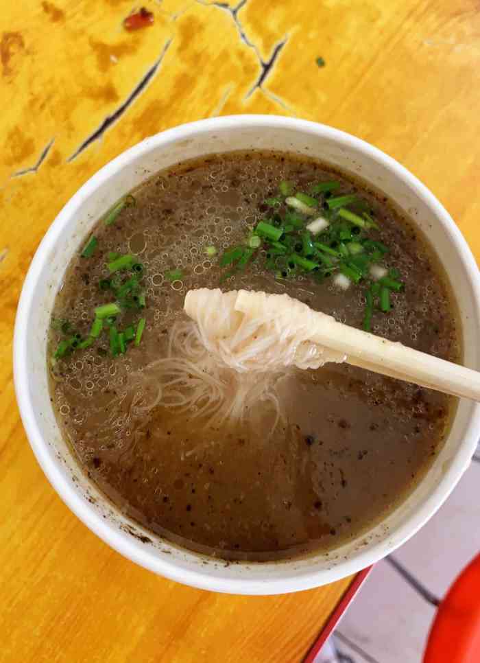 天门黄潭鳝鱼糊汤粉-"按照大点的评价找到这家店的,一条小巷子里.
