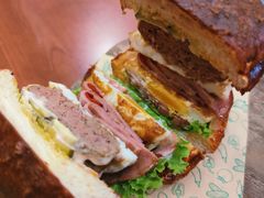 双蛋指椒牛肉汉堡-魏斯理汉堡(西安沣东吾悦店)