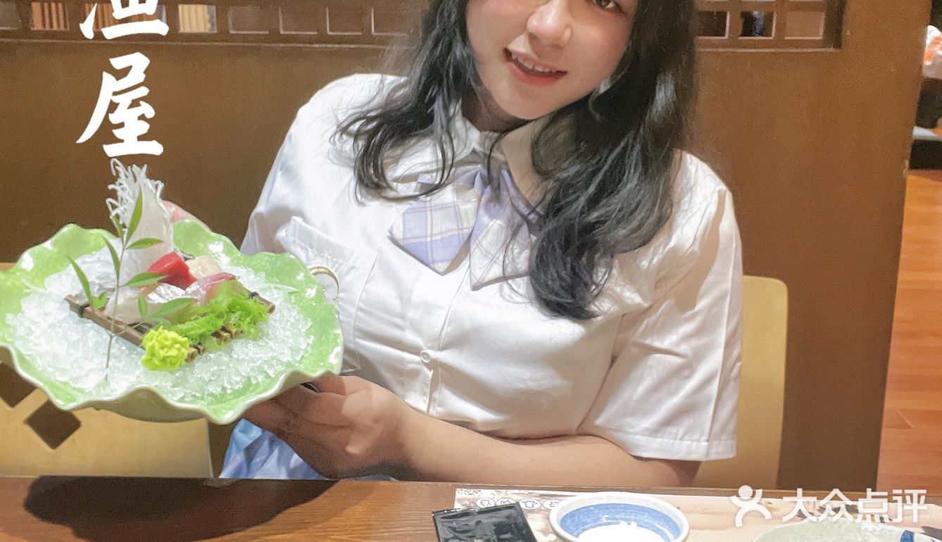 正宗日料店，蛋包饭很nice，手握寿司也是一绝~