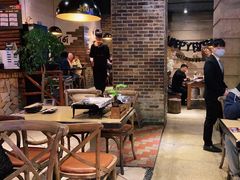大堂-何师烧烤Pro ·江湖川菜·小龙虾·精酿(太古里旗舰店)
