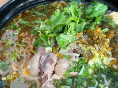 -鸿浩扒猪脚米线