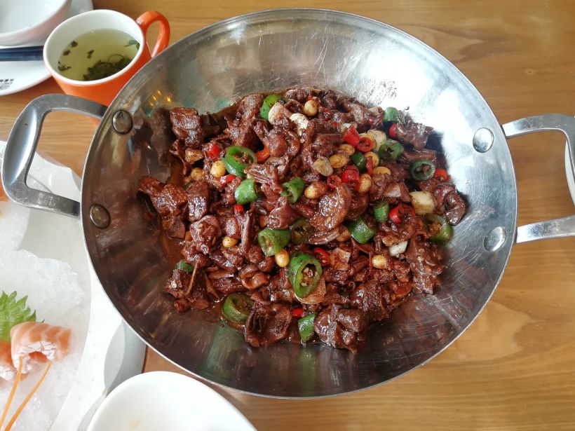 「干锅血鸭」湘西的特色菜,山胡椒油,血粑鸭嫩嫩的,下几碗饭小case一
