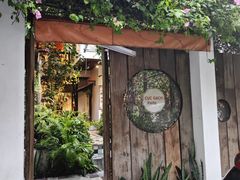 -Cuc Gach Quan Restaurant