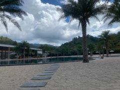 -腾冲洞山温泉村