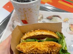 麦麦咔滋脆卷堡不辣全家餐-麦当劳(新王府井店)