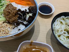 -灵芝妹子海鲜米线(香炉礁山姆店)