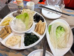 -鸡遇虾煲干锅火锅(小寨金莎店)