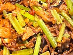 -阿瓦山寨·湘菜现炒·剁椒鱼头王(咸阳总店)