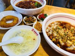 -呷佬·长沙手工米粉(金沙江路店)