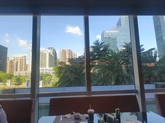 -大中华希尔顿酒店-念自助餐·嗨啤·小龙虾