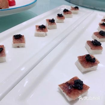 海景壹号惠山店 停车方便，保安会引导停车 近店扫门铃