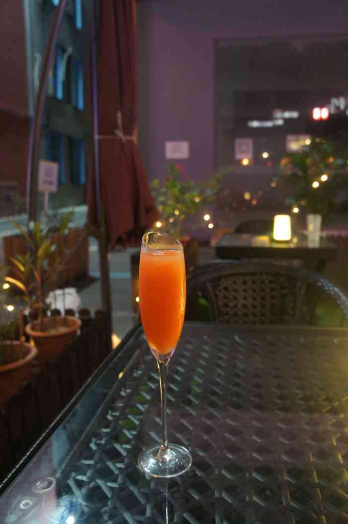 初见小酒馆-"石溪地铁口后面,很好找的初见倾心是你,.