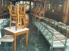 -Majestic Café