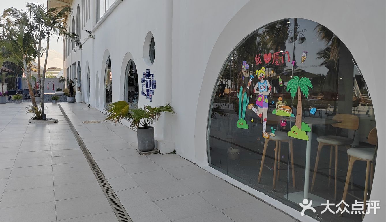 海风拂面的美景中享受午茶时光