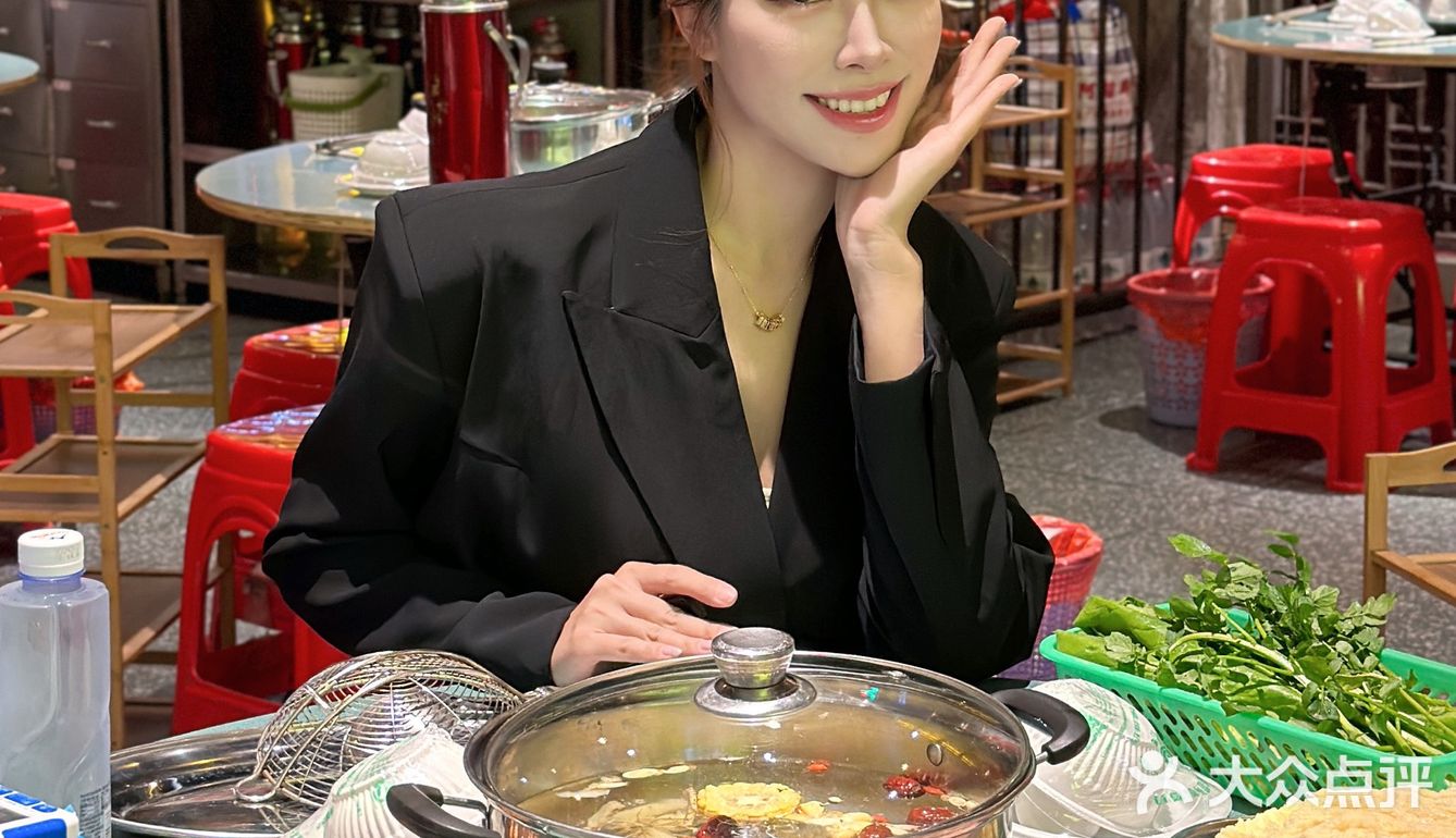 减脂人狂喜！这家鸡煲太鲜嫩了！怒吃整只