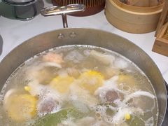 -洪氏嗨捞·广东猪肚鸡·椰子鸡火锅(西咸万象城店)