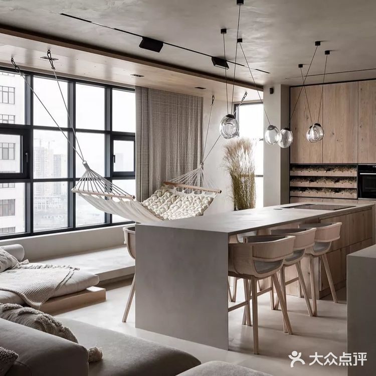 低调轻雅的顶层复式，住出另一种豪宅范！