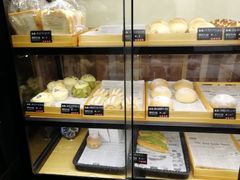 面包甜点陈列柜-啊噗吐呦现场烘焙(麦凯乐店)