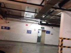 -新世界新丸中心-地下停车场