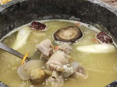 -鲁朗纳麦石锅鸡庄园
