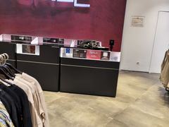 -URBAN REVIVO(上海中庚漫游城店)