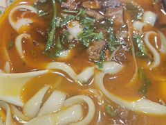 红烧牛肉刀削面-金杨拉面王小吃面馆·牛三宝面·红烧牛肉粉