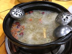 汤底-濠轩阁特色生蚝火锅(水湾路店)