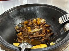 -粘豆包柴火铁锅炖