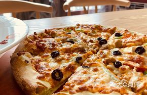 Supreme Golden Pizza