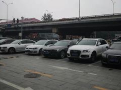 -冠京饭店·停车场