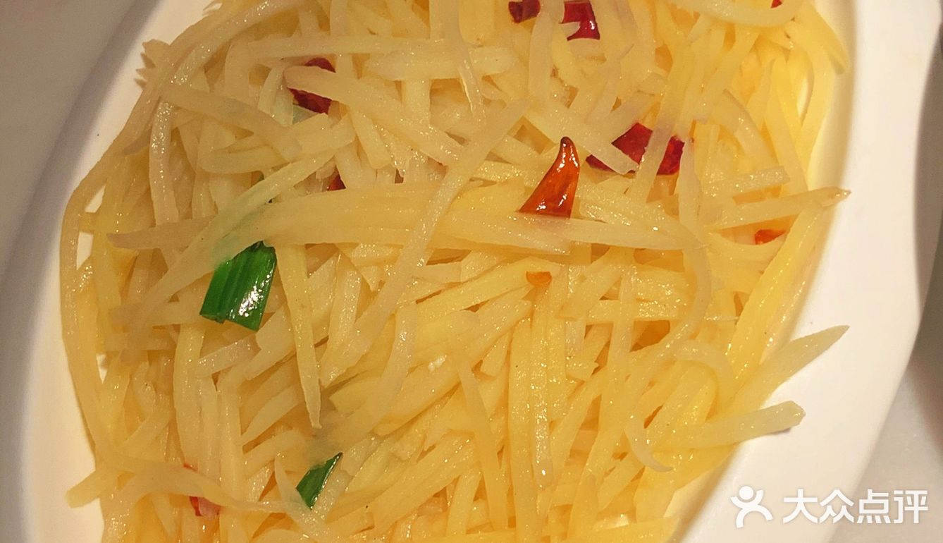 和别家的不一样 他是外面包裹着一圈应该是面粉之类的